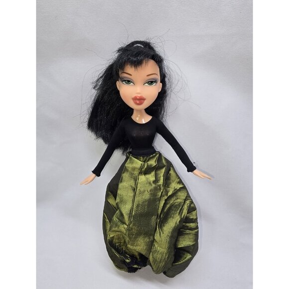 Bratz Behind the Scene Fashion Doll Amelie Haute Couture- BROKEN FINGERS READ - Picture 2 of 16